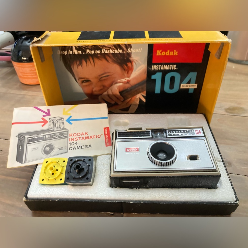 Kodak Instamatic 104 Color Outfit Camera